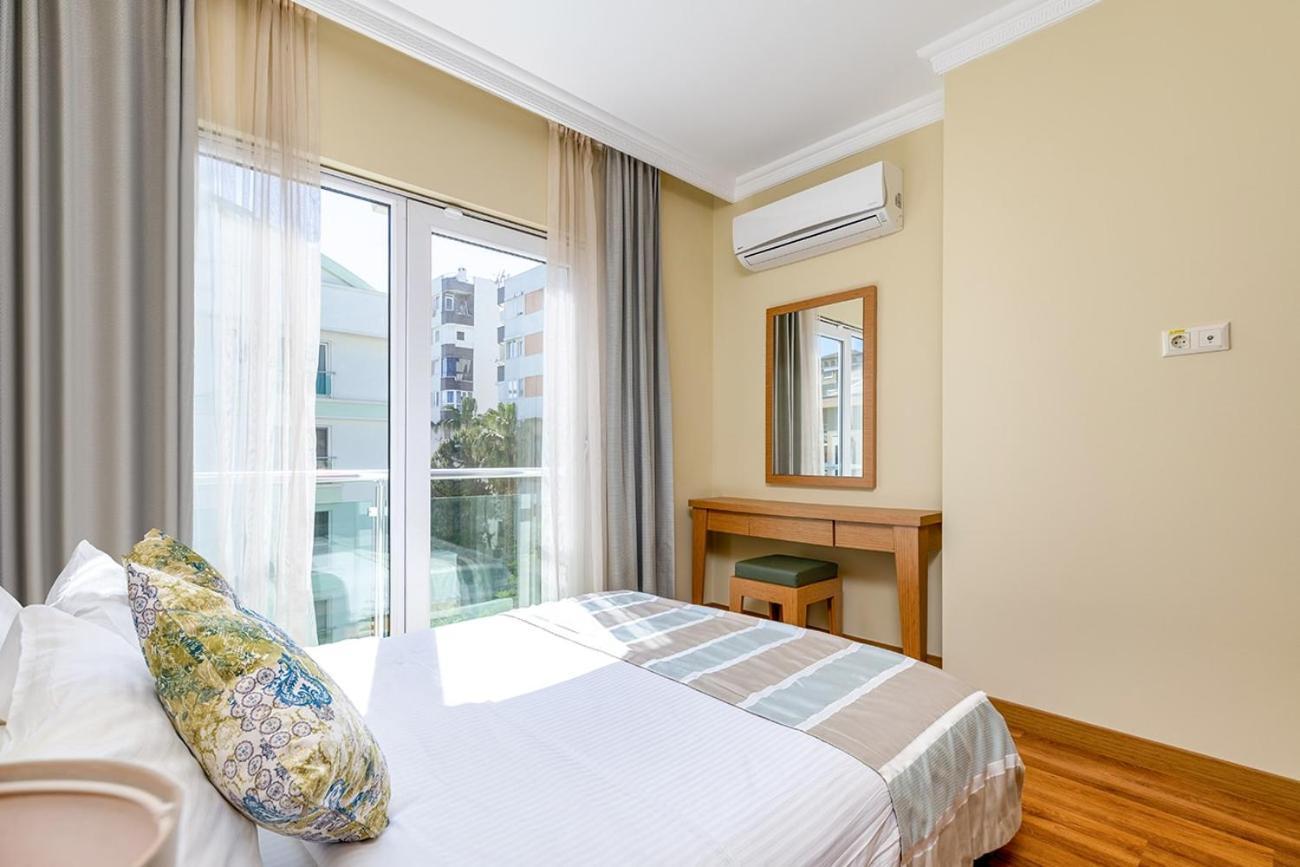 Aparthotel The 3*